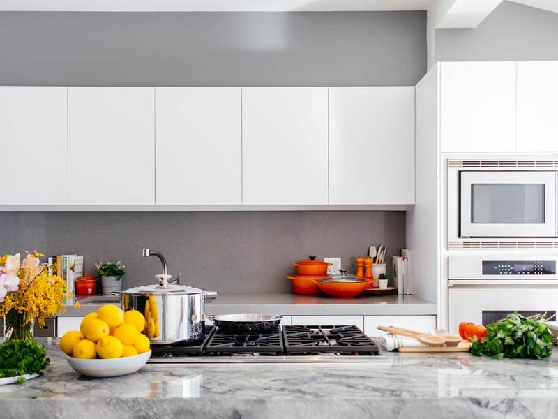 Renovated modern kitchen in Dubai