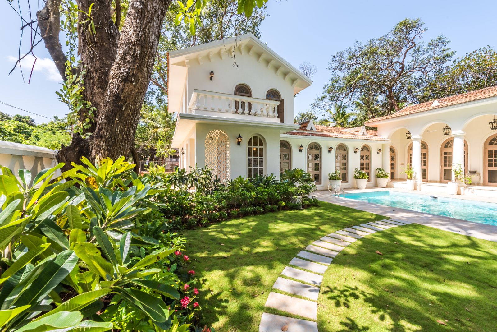 Villa pool and garden landscaping